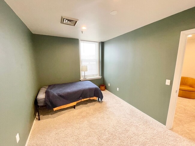 Building Photo - 131 Main St