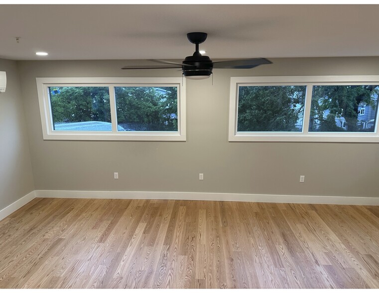 Building Photo - 180 N Winooski Ave