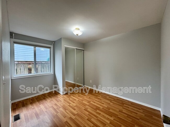 Building Photo - 1734 NE Bryant St