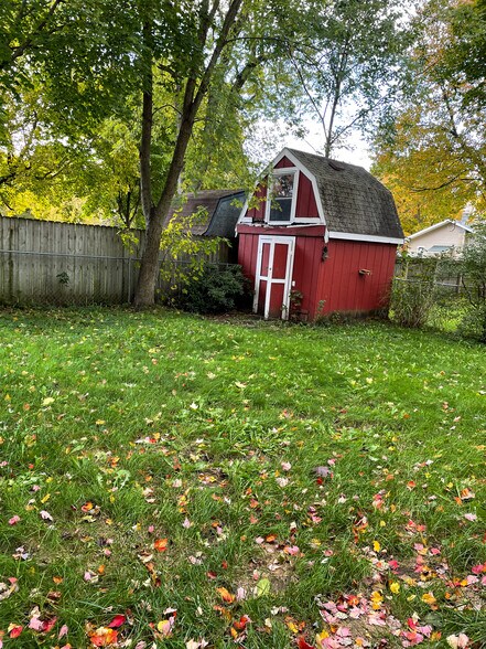 Building Photo - 321 Adolph St