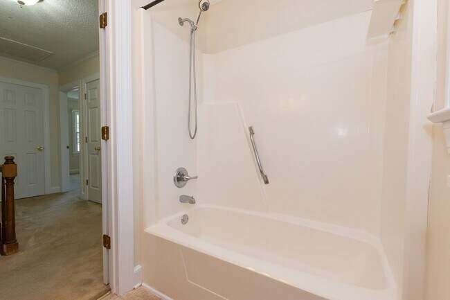 Building Photo - $300 off the first month's rent on a 12 month approved lease