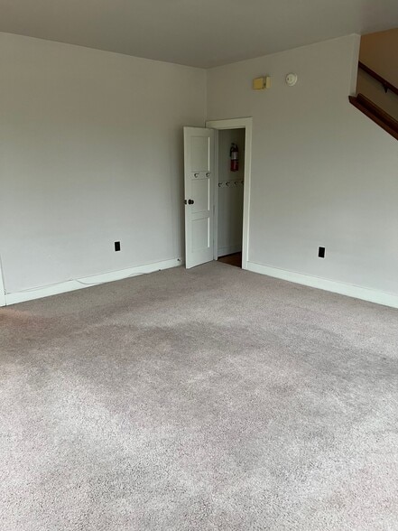 Living Room - 3413 Urban St