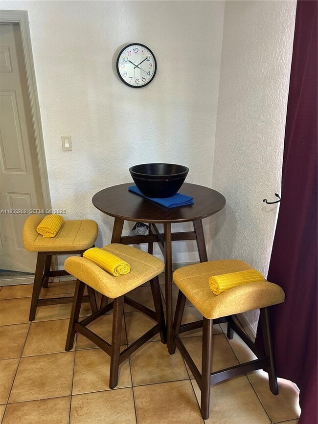 Building Photo - 6201 SW 38th Ct