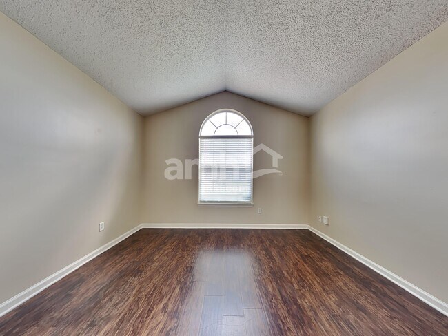 Building Photo - 530 Fallen Timbers Dr