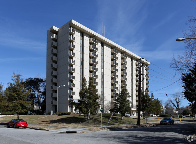 Building Photo - Solomon Towers