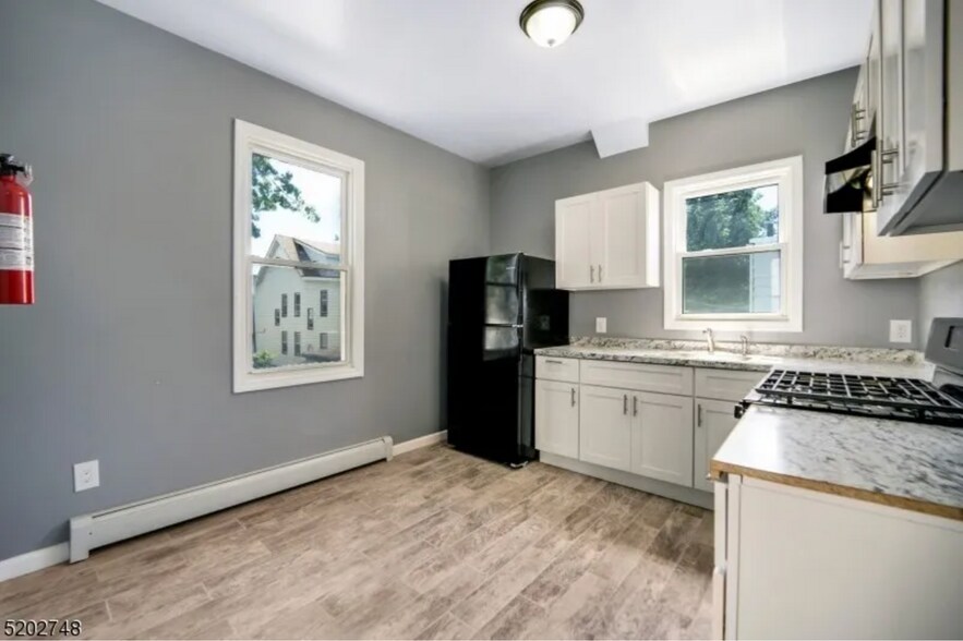 Building Photo - 106 Vermont Ave