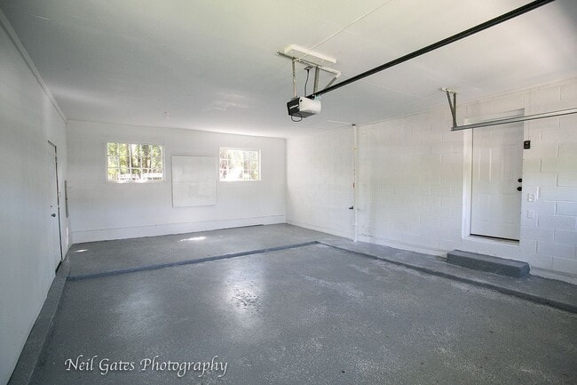 Building Photo - 690 Highland Pl