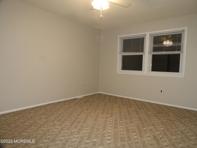 Building Photo - 330 Barcelona Dr