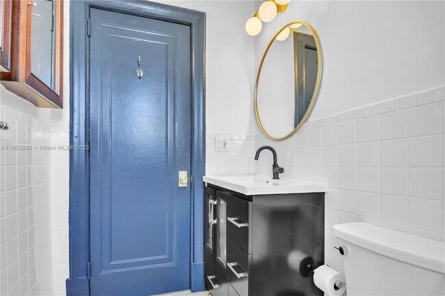 Building Photo - 900 16th St