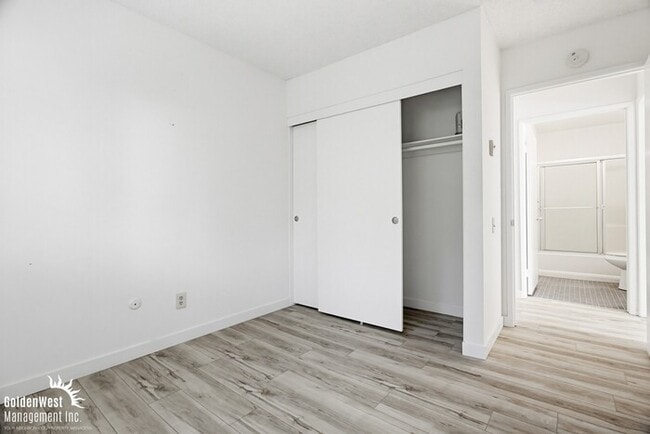 Building Photo - Charming 2Bdm 2Ba Apartment in Mission Hills - MI Special