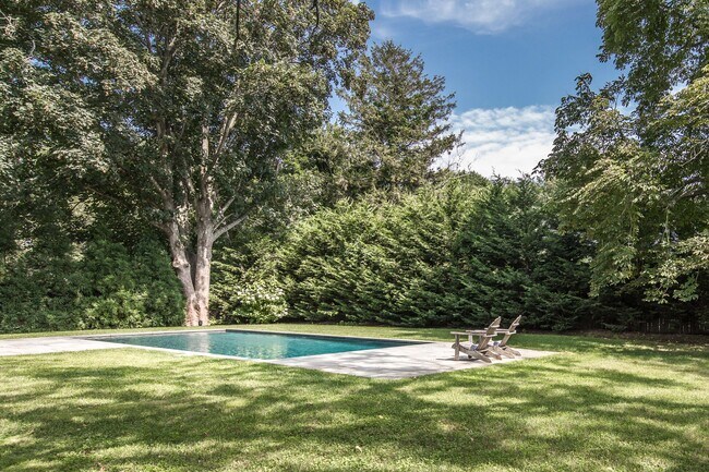 Building Photo - 274 Main St