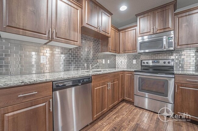 Building Photo - 5609 NE 74th Ct