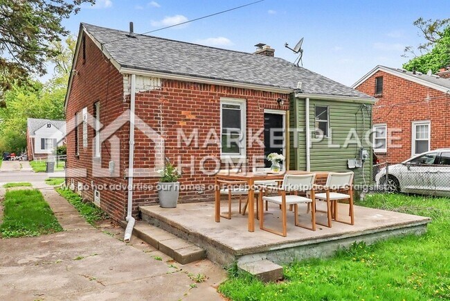 Building Photo - 18276 Oakfield Ave