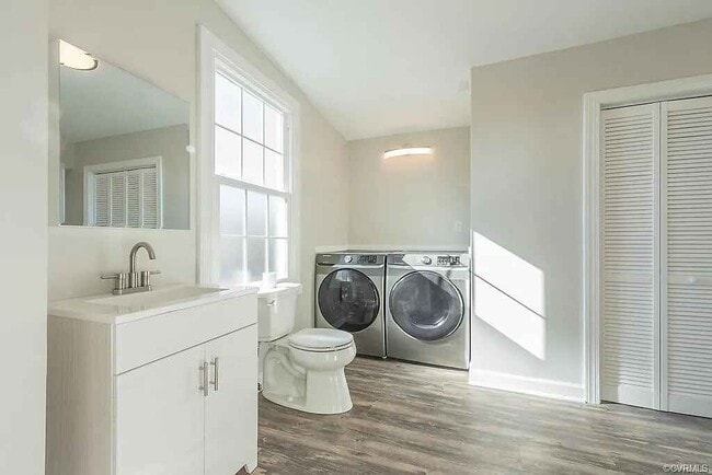 Building Photo - 2 N Plum St