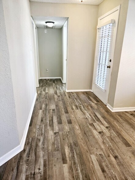 Building Photo - 3406 Country Club Dr W