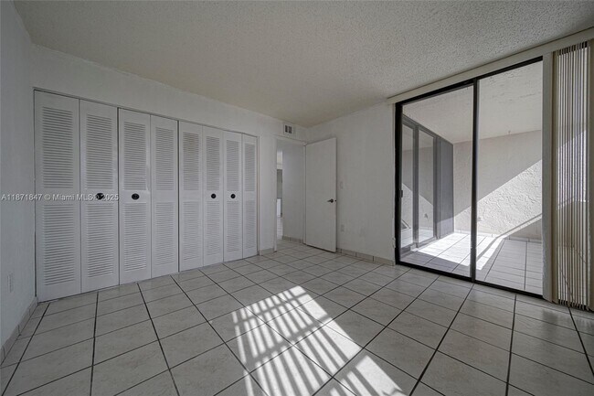 Building Photo - 10400 SW 108th Ave
