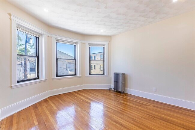 Building Photo - 94 Hutchings St