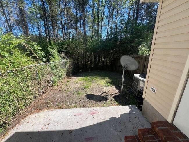 Building Photo - Beautiful 2 bedroom 2.5 bath town house located off Piney Green Road