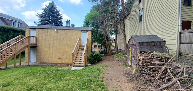 Building Photo - 1023 Wallace Ave