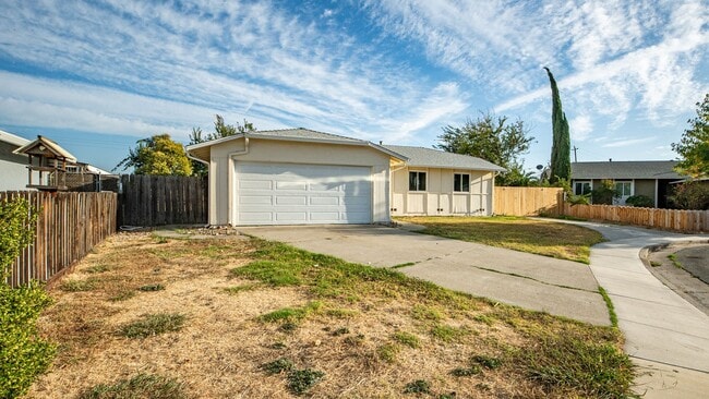Building Photo - 4 Bedroom home with RV parking