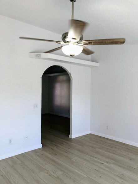 Building Photo - 2099 E Middleton Dr