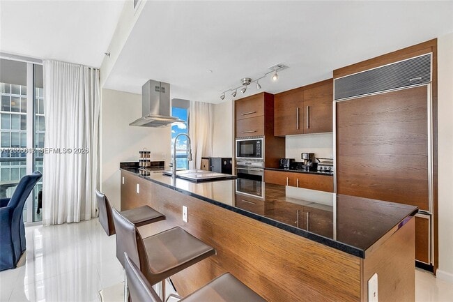 Building Photo - 485 Brickell Ave