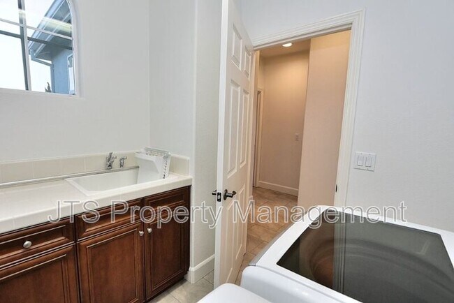 Building Photo - 5602 Jerry Litell Way