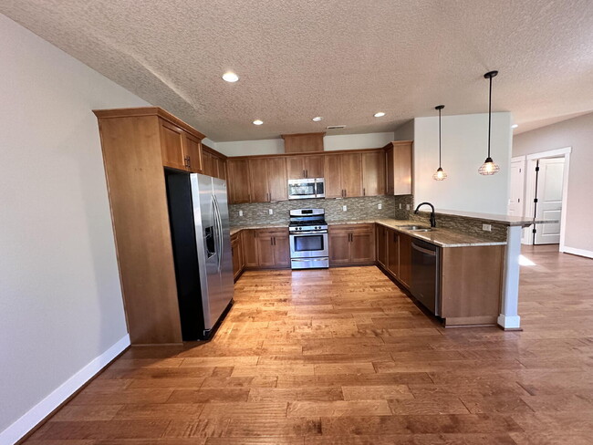 Building Photo - 3 Bed 2 1/2 Bath Wilsonville Gem ** $300 o...