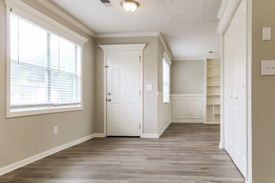 Building Photo - 1520 Rose Pointe Dr