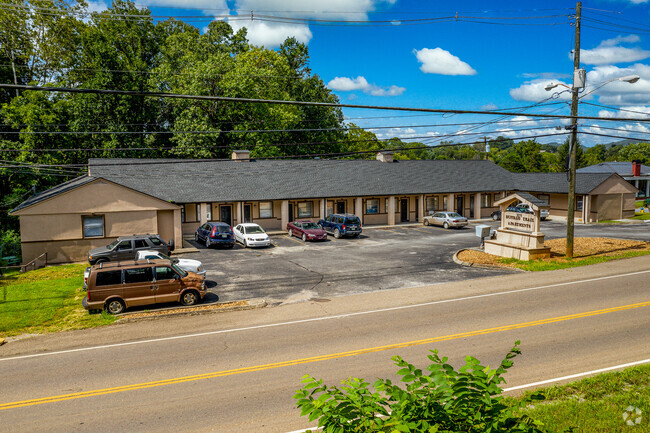 Building Photo - 2215 Buffalo Trl