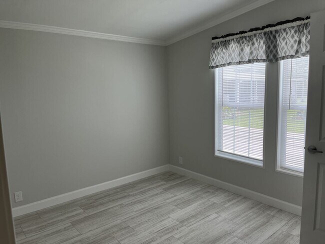 Building Photo - 34611 Ballyhoo Dr