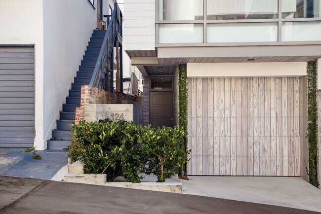 Building Photo - 124 15th Pl