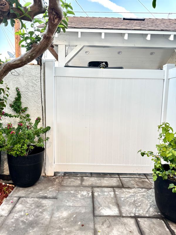 Building Photo - 617 Mott St