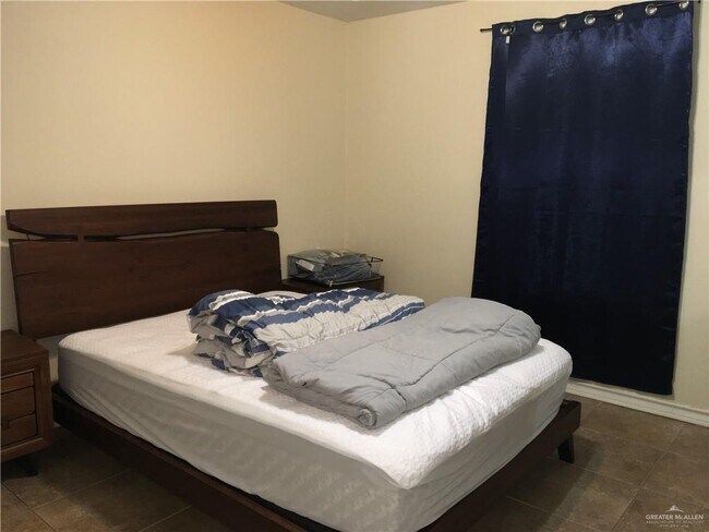 Building Photo - 17 Parkplace Ave