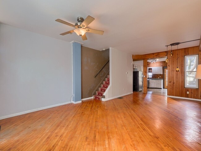 Building Photo - Large 2BR/2BTH house on Penn St!