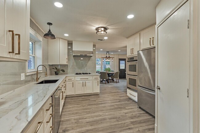 Building Photo - 6214 Fawnwood Dr