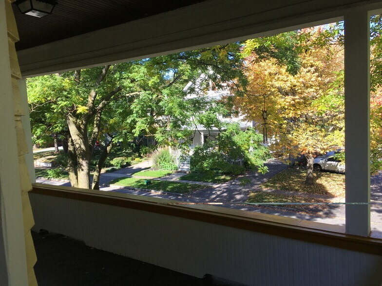 Private 2nd floor balcony - 153 Hamilton St
