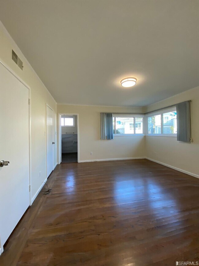 Building Photo - 67 Parkwood Dr