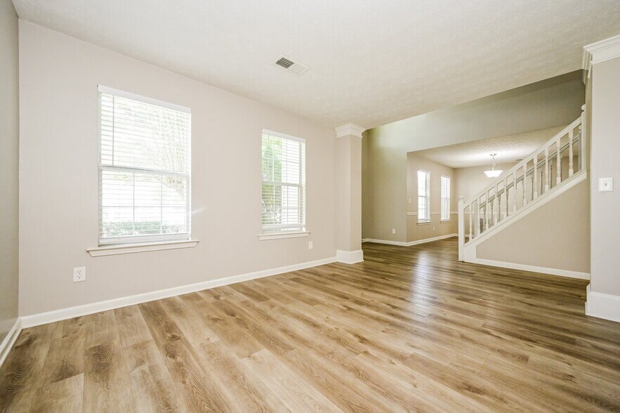Building Photo - 409 Grove Park Dr