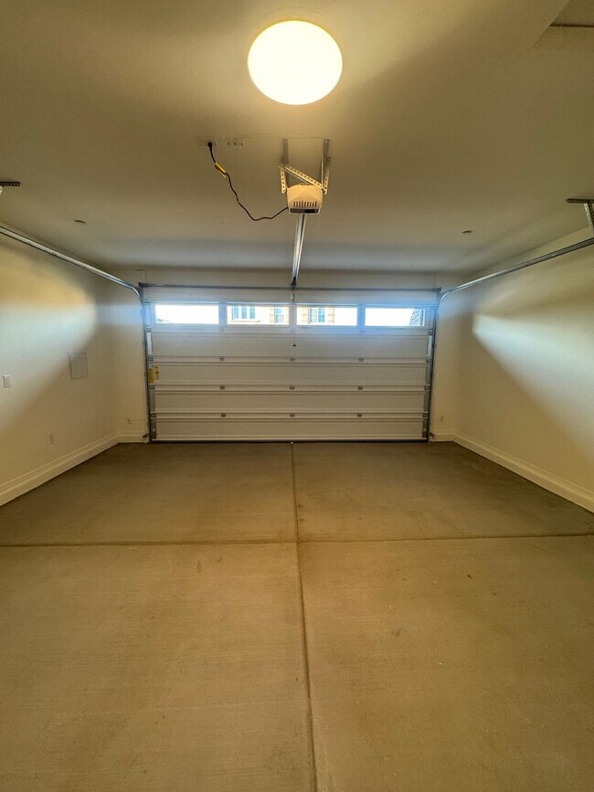Building Photo - BRAND NEW HOME IN VISTANCIA