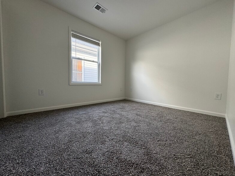 Building Photo - 121 12th Ave