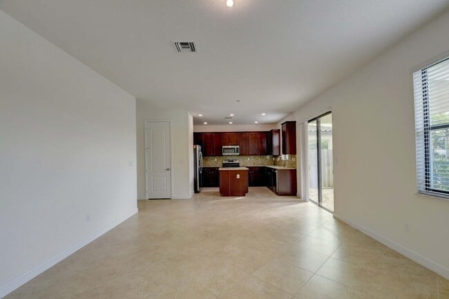 Building Photo - 8834 Willow Cove Ln