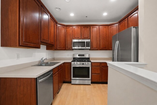 Building Photo - 360 Oswego Ct