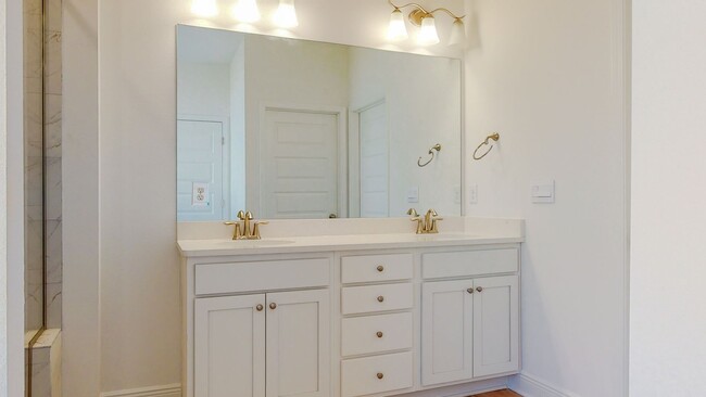 Building Photo - 4 Bedroom Home in Paradise Cove