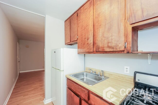 Building Photo - 905 Greenwood Ave NE