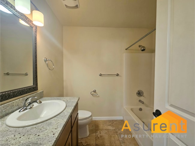 Building Photo - Adorable Jacksonville Duplex Available Now!