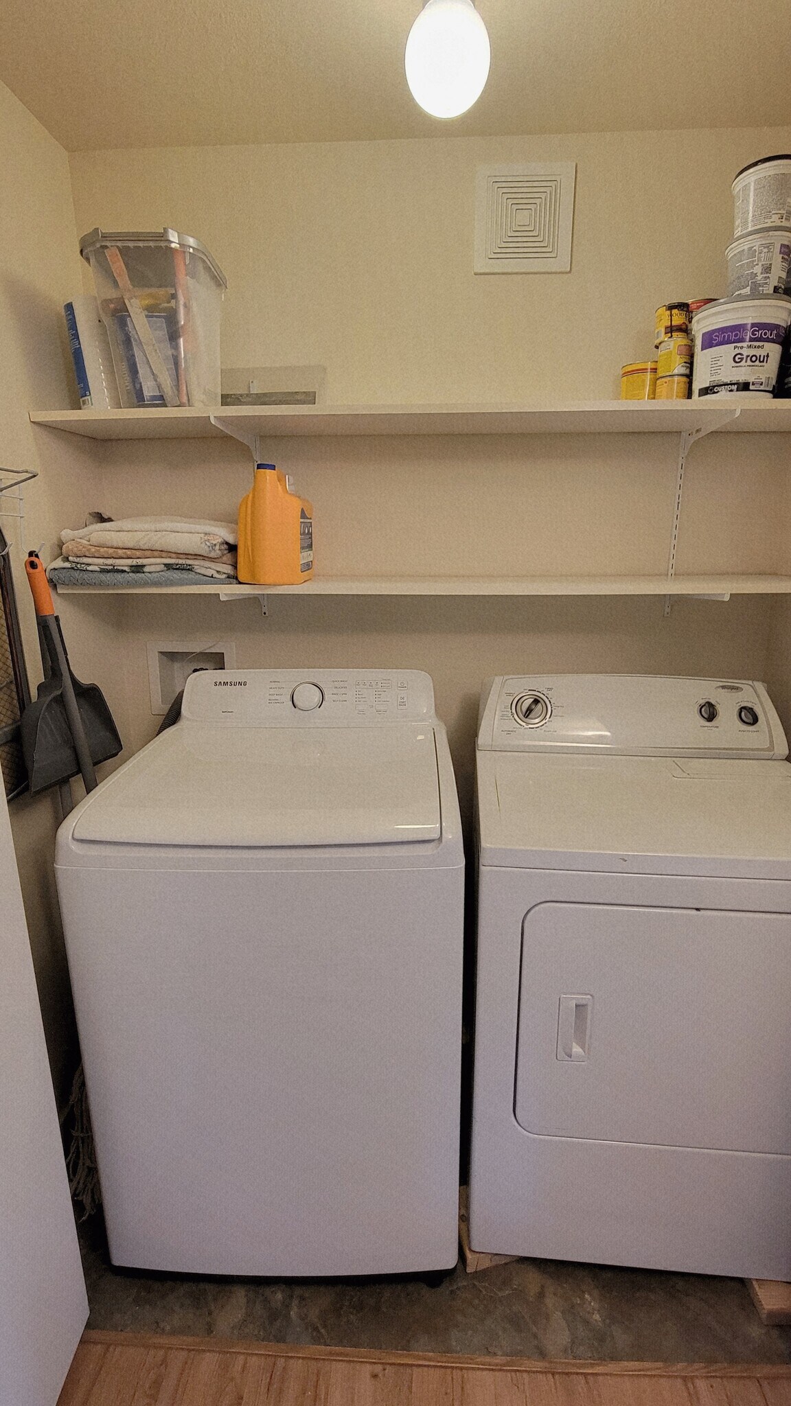 In unit washer/dryer - 1600 Pinebrook Blvd