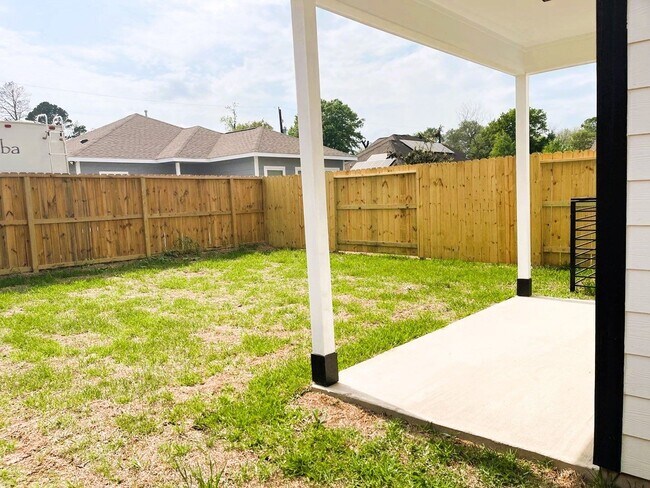 Building Photo - 5214 Mayle St