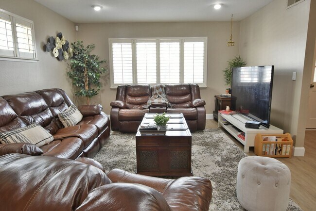 Building Photo - Beautifully Remodeled Blossom Valley 4 Bed...