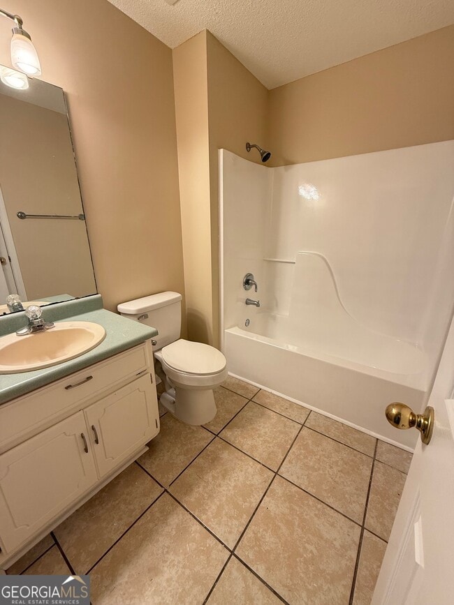 Building Photo - 504 Woodbridge Rd